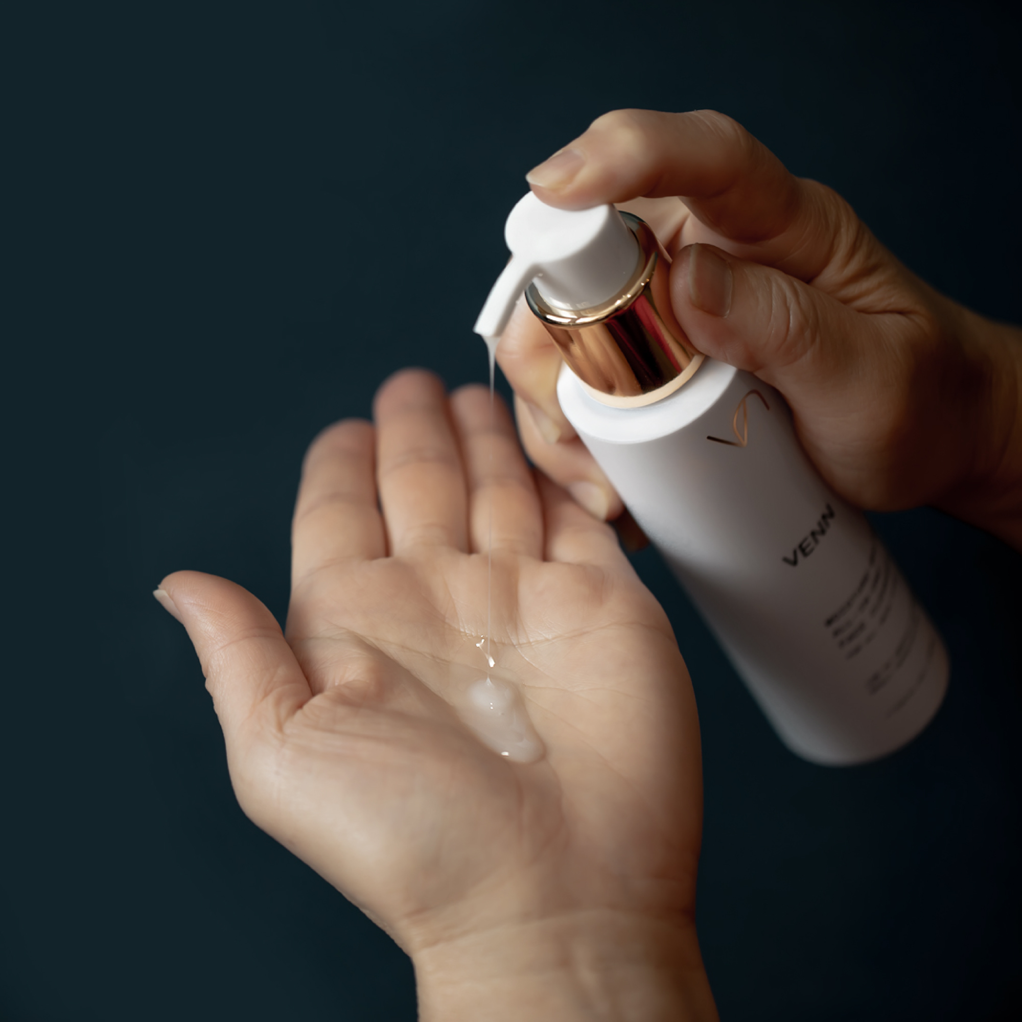 /storage/gallery/product/34/13.Cleanser-4.jpg